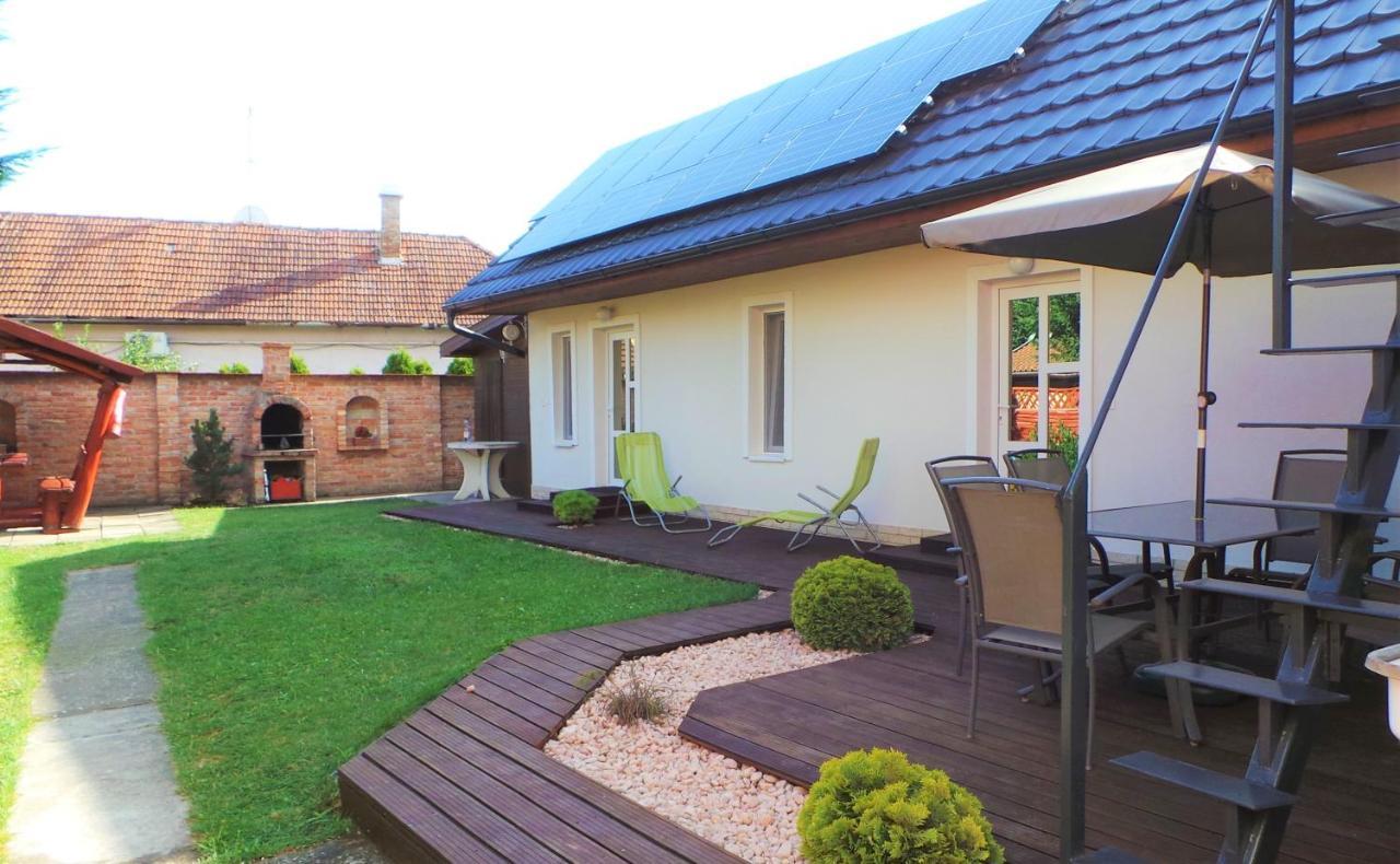 Rozalia Apartman Gyula Exterior photo